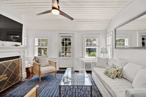 Téléviseur, foyer, bureau