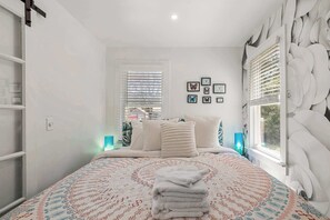 1 habitación, tabla de planchar con plancha, wifi y ropa de cama 