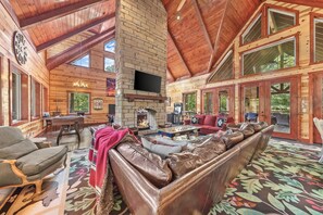 Télévision, cheminée, espaces bureaux