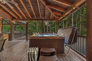 Outdoor spa tub - New! 6BR Spa-Firepit-Pool Table-Arcade-Mini Golf! (Broken Bow)