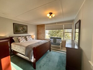 3 bedrooms, iron/ironing board, travel cot, free WiFi - Sea Song Cottage at Explore Acadia Cottages (Bar Harbor)