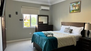 2 habitaciones, tabla de planchar con plancha, wifi y ropa de cama 