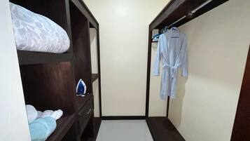 2 dormitorios, tabla de planchar con plancha, wifi y ropa de cama