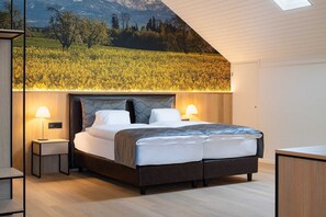 Attika Suite | Biancheria da letto ipoallergenica, minibar, una cassaforte in camera