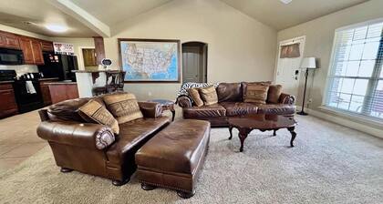 Raiderland Rest Stop - 3BR/2BA - Close to Campus