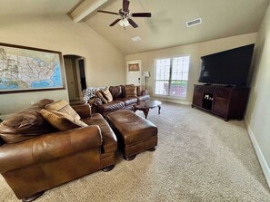 TV, offices - Raiderland Rest Stop - 3BR/2BA - Close to Campus (Lubbock)