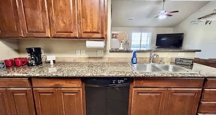 Raiderland Rest Stop - 3BR/2BA - Close to Campus