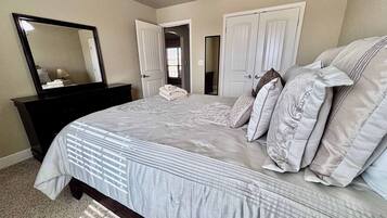 3 chambres, fer et planche à repasser, Wi-Fi, draps fournis