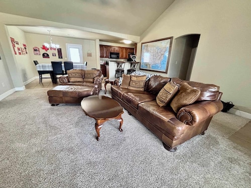 Raiderland Rest Stop - 3BR/2BA - Close to Campus