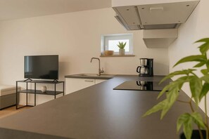 Cookware/dishes/utensils