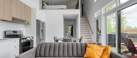 TV, fireplace, stereo