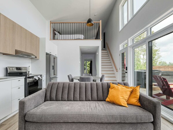 Televisie, een open haard en een stereo