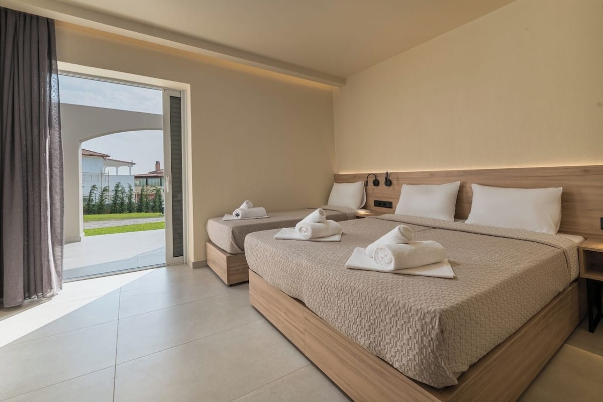 Deluxe Double Room | 1 bedroom, in-room safe, free WiFi, bed sheets