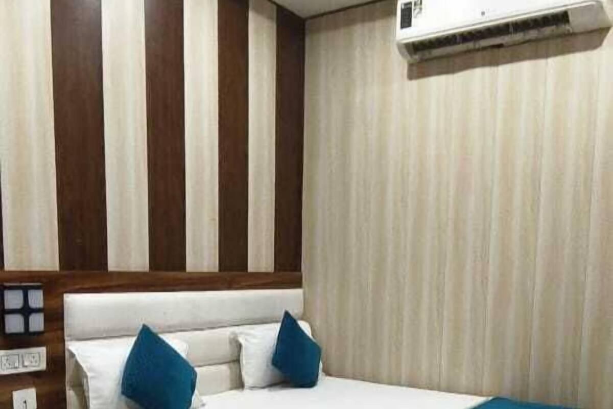 Luxury Triple Room | Desk, WiFi (free)