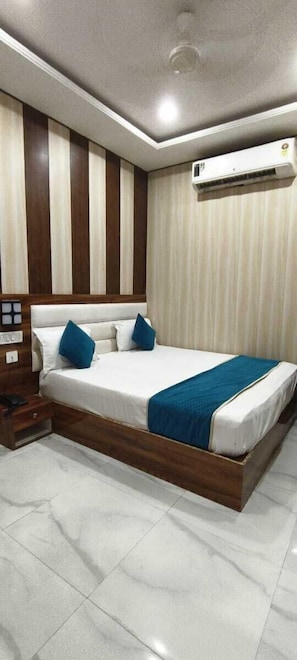 Luxury Triple Room | Desk, free WiFi - Shree krishnam Residency prem mandir (Vrindavan)