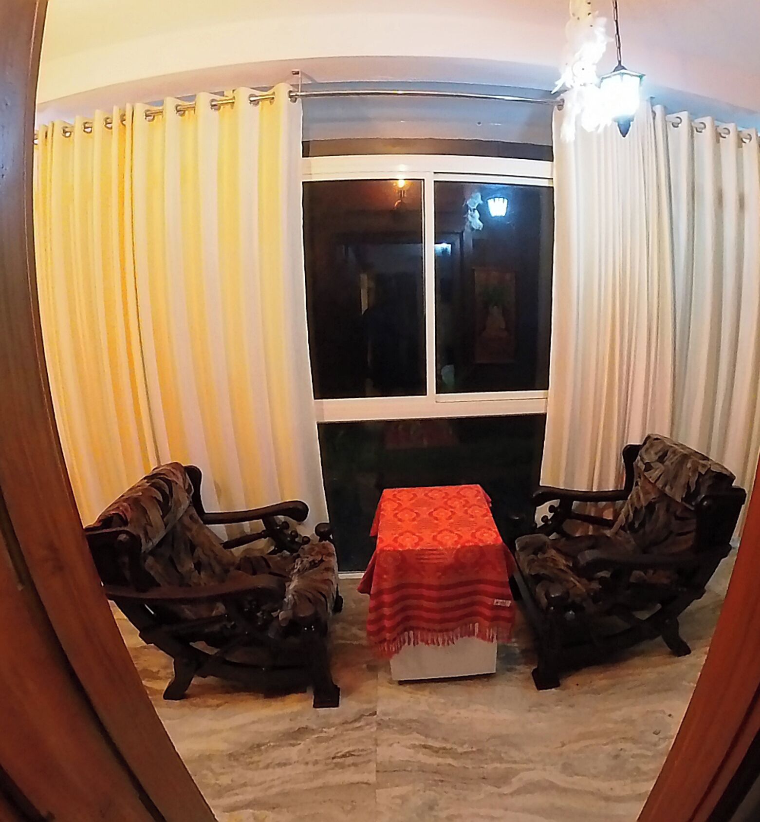 Chambre Double Familiale, vue fleuve | Coin séjour | Télévision