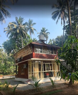 Exterior - Makam Holiday Home (Iritty)