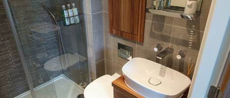 Maison | Salle de bain | Ensemble baignoire-douche, baignoire profonde, séchoir à cheveux