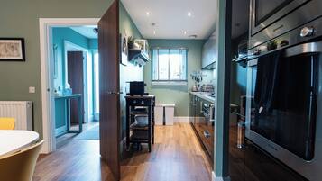 House | Private kitchen | Fridge, microwave, oven, stovetop