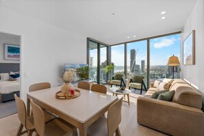 TV, offices - Beachfront Luxe | New Stay w/ Infinity Pool + Gym (Broadbeach)