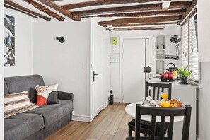 Dining - Chic Studio for 4 Le Marais Charm (Paris)