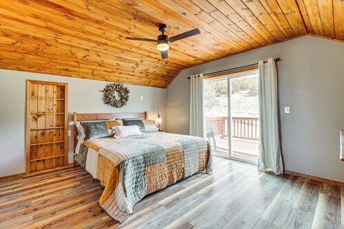 3 Mi to Trails: Secluded Eagar Cabin w/ Mtn Views!