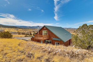 House (4 Bedrooms) | Interior - 3 Mi to Trails: Secluded Eagar Cabin w/ Mtn Views! (Eagar)