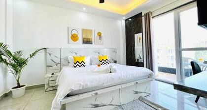 Luxury executive suite in Gurugram, featuring air conditioning and Wi-Fi.