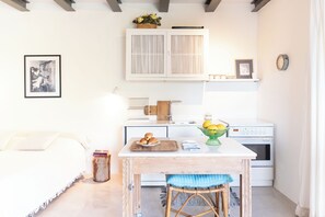 Private kitchen - FEANA Home by 8essentially (Psathogiannos)