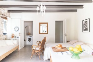 2 chambres, fer et planche à repasser, Wi-Fi, draps fournis