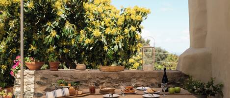 تناول الطعام بالخارج