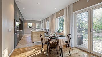 4 bedrooms