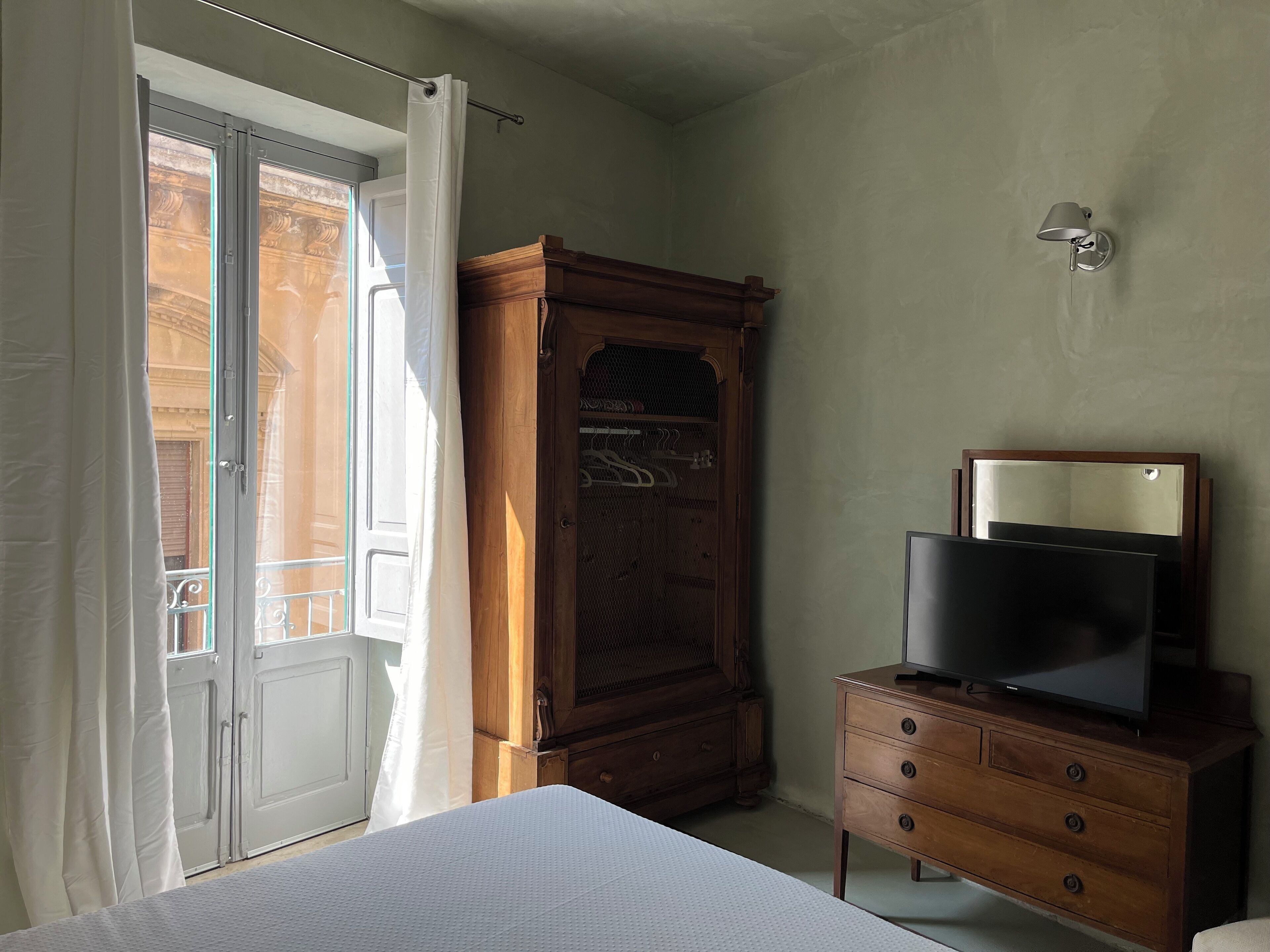 2 dormitorios, cuna de viaje, wifi gratis y ropa de cama