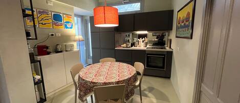 Kühlschrank, Ofen, Herdplatte, Geschirrspüler