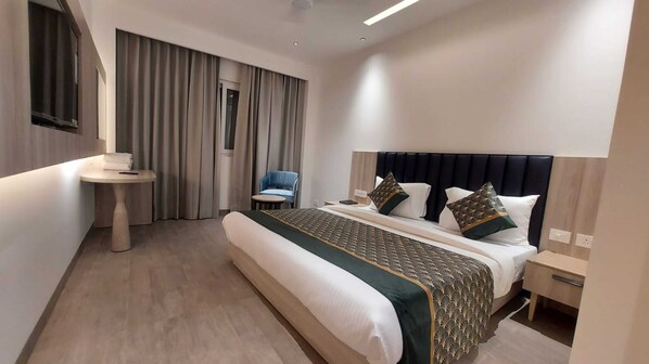 經典雙人房 | 防敏寢具、Select Comfort 床墊、書桌、手提電腦工作空間