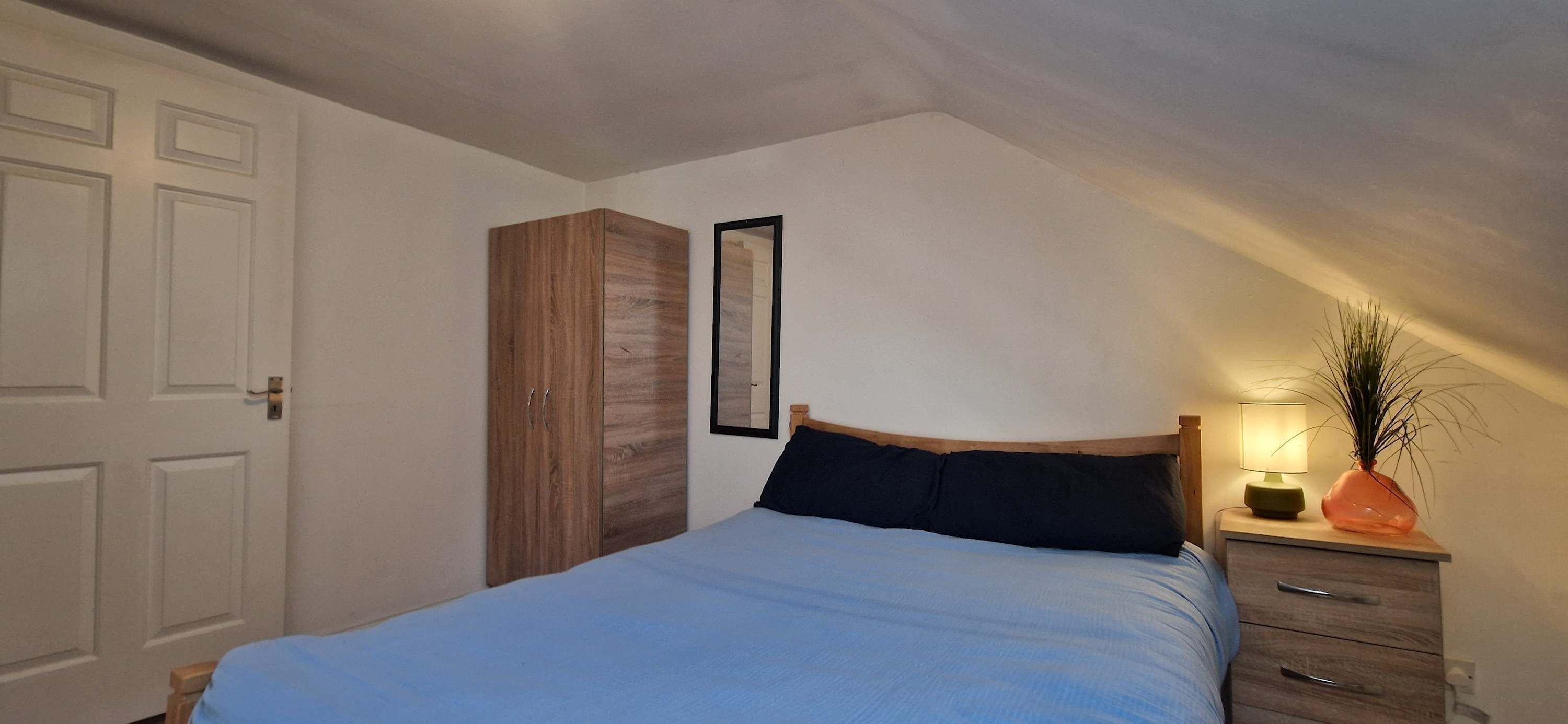 2 bedrooms, iron/ironing board, Internet, bed sheets