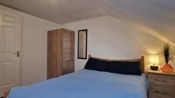 2 bedrooms, iron/ironing board, Internet, bed sheets