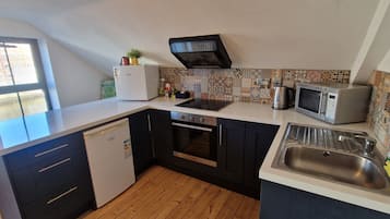 Oven, cookware/dishes/utensils