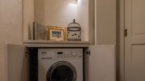 Deluxe Apartment | Laundry - Appartamento Torinese a Palazzo Coardi by Wonderful Italy (Turin)