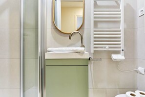 Unclassified image, 4 of 9, button