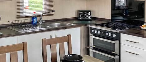 Cookware/dishes/utensils