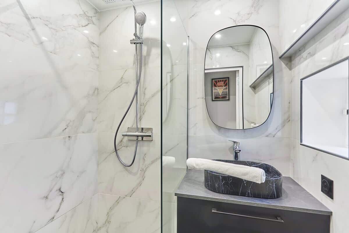 Sèche-cheveux, shampoing