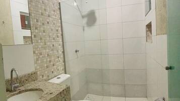 Doppia Basic uso singolo | Bagno | Doccia, asciugamani, sapone, carta igienica