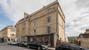 Apartment | 2 bedrooms, Internet