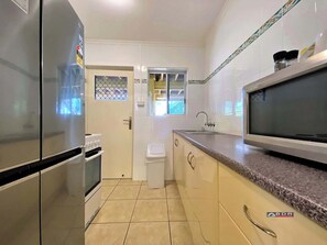 Fridge, microwave, oven, toaster - The Sandcastle at Burrum Heads (Burrum Heads)