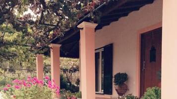 House | 3 bedrooms, desk, Internet