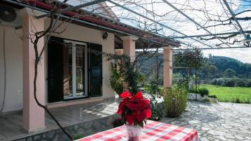 House | 3 bedrooms, desk, Internet