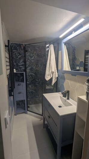 Bruser, håndklæder, Toiletpapir