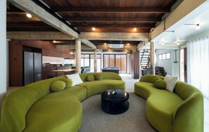 Smart TV - Entire Antique Thai House Perfect For Group or Family up to 10 people (Krung Thep Maha Nakhon)