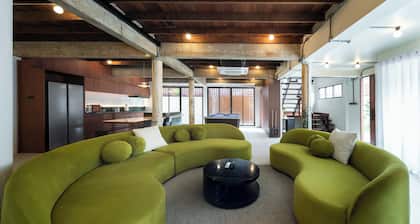Entire Antique Thai House Perfect For Group or Family up to 10 people